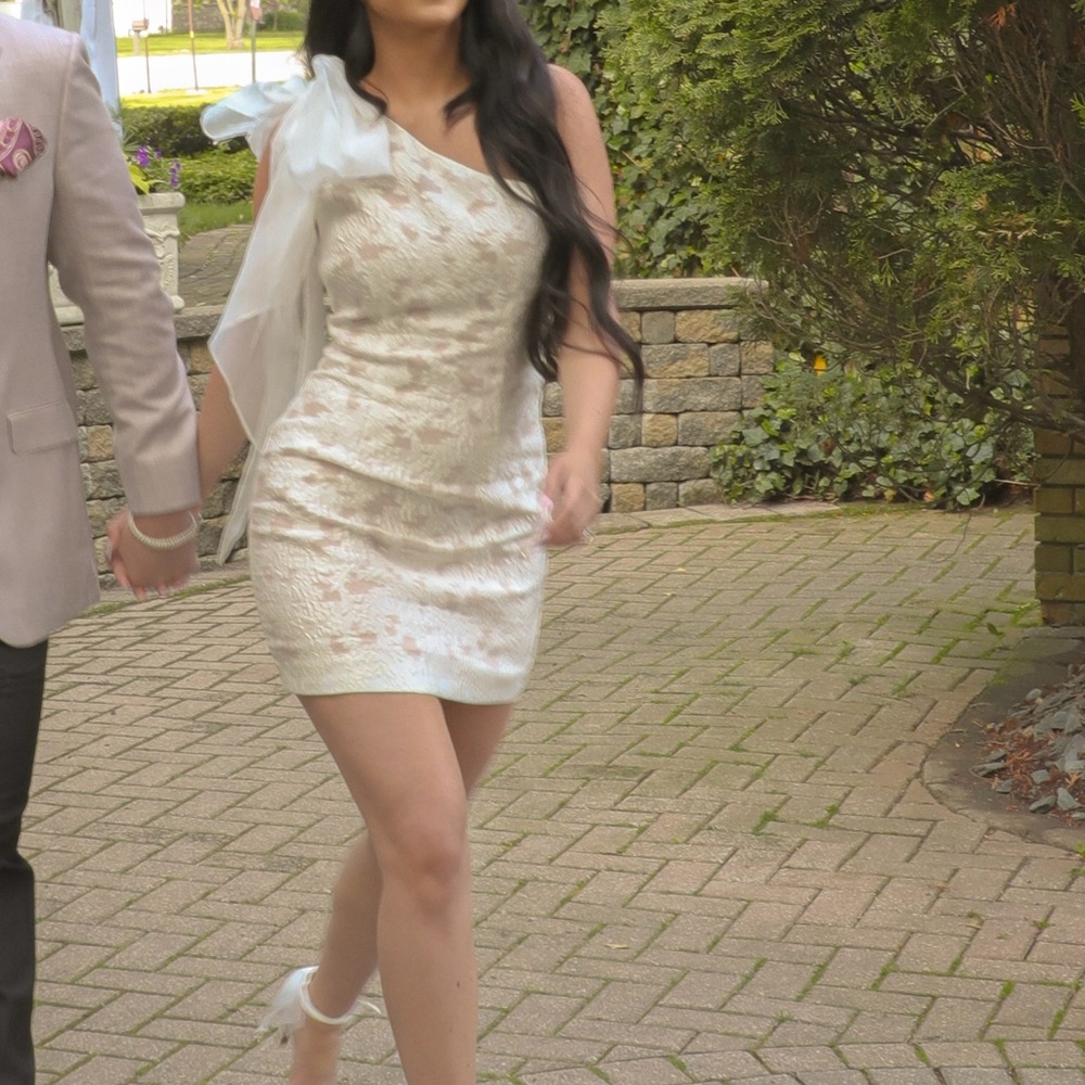 ELLIATT APRIL DRESS IN IVORY - Picture 7 of 10
